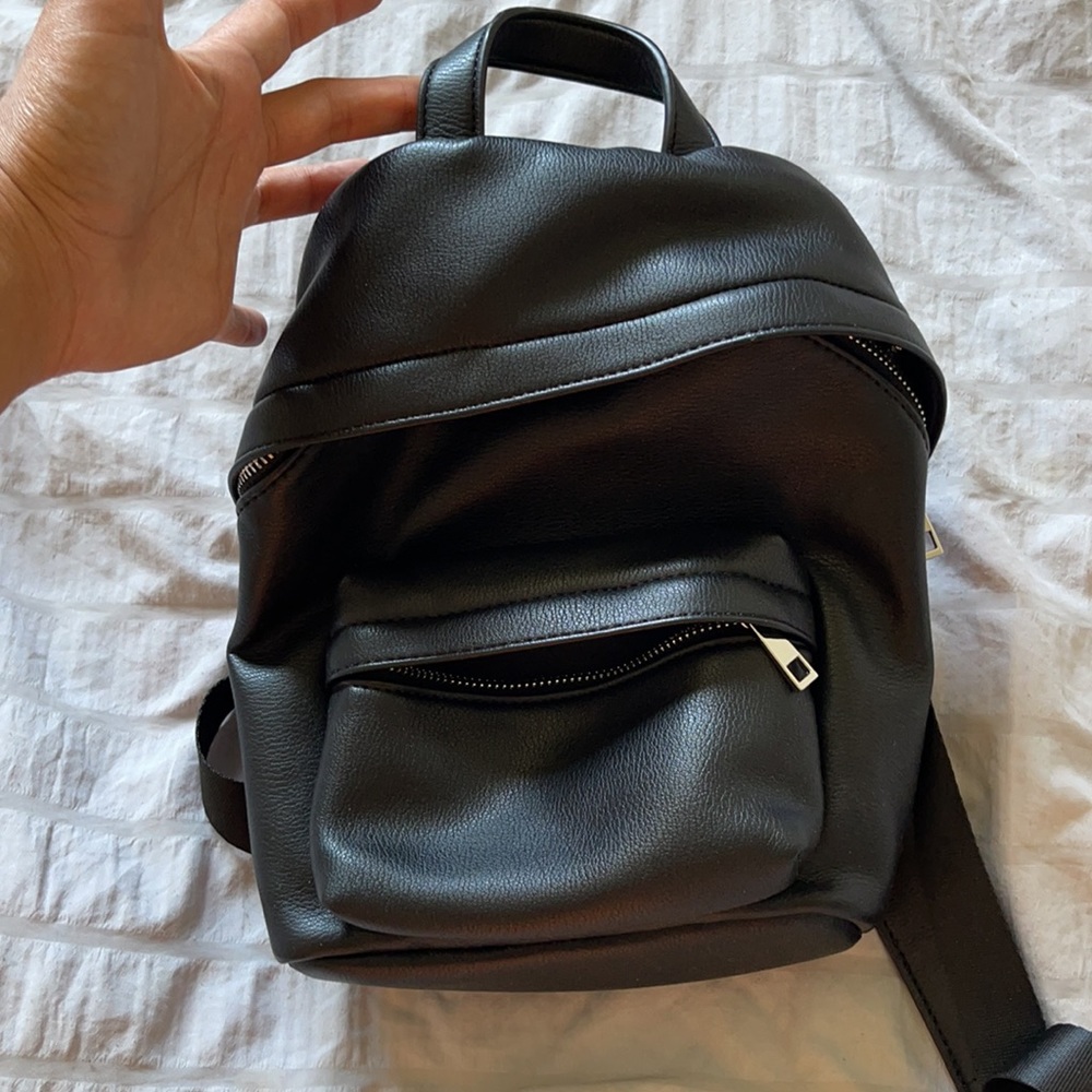 Small black backpack - Picture 2 of 2